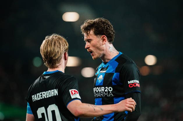 2. Bundesliga: Hannover 96 vs. SC Paderborn, 18.04.2026 Calvin Marc Brackelmann (SC Paderborn 07, 4) jubelt mit Felix Götze (SC Paderborn 07, 20); Fußball, 2. Bundesliga, 30. Spieltag: Hannover 96 vs. SC Paderborn am 18.04.2026 in der Heinz von Heiden Arena, Hannover DFL REGULATIONS PROHIBIT ANY USE OF PHOTOGRAPHS AS IMAGE SEQUENCES AND OR QUASI-VIDEO.
