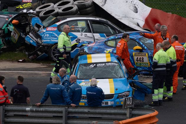 18.04.2026, xrarjax, Motorsport ADAC RAVENOL NLS, Nürburgring Langstrecken-Serie 2026 v.l. Schwerer Unfall Crash bei dem Juha Miettinen tödlich verletzt wurde Nürburg *** 18 04 2026, xrarjax, Motorsport ADAC RAVENOL NLS, Nürburgring Endurance Series 2026 v l Serious accident Crash in which Juha Miettienen was fatally injured Nürburg