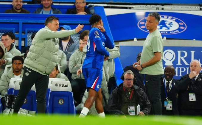 A frustrated Wesley Fofana of Chelsea avoids a pat on the back from one of the coaching staff and storms down the tunnal after being substituted Chelsea v Manchester United, ManU Premier League, Football, Stamford Bridge, London, UK - 18 Apr 2026London Stamford Bridge United Kingdom EDITORIAL USE ONLY No use with unauthorised audio, video, data, fixture lists, club league logos or live services. Online in-match use limited to 120 images, no video emulation. No use in betting, games or single club league player publications.  Copyright: xJavierxGarcia Shutterstockx 16832178az