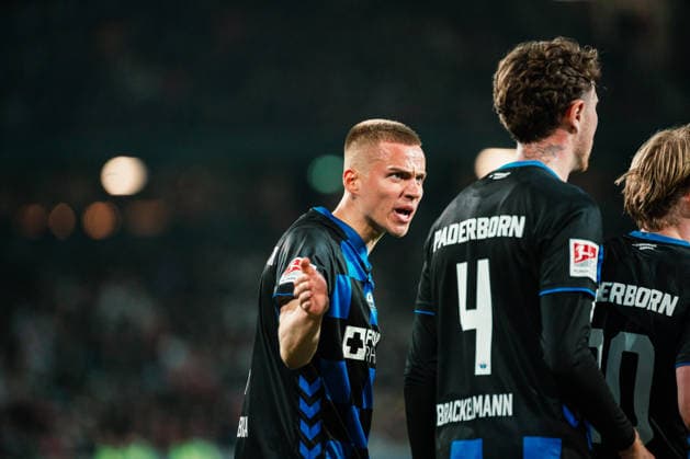 2. Bundesliga: Hannover 96 vs. SC Paderborn, 18.04.2026 Filip Bilbija (SC Paderborn 07, 7) jubelt mit Felix Götze (SC Paderborn 07, 20) und Calvin Marc Brackelmann (SC Paderborn 07, 4); Fußball, 2. Bundesliga, 30. Spieltag: Hannover 96 vs. SC Paderborn am 18.04.2026 in der Heinz von Heiden Arena, Hannover DFL REGULATIONS PROHIBIT ANY USE OF PHOTOGRAPHS AS IMAGE SEQUENCES AND OR QUASI-VIDEO.