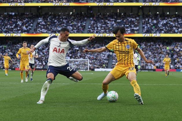 Tottenham Hotspur v Brighton & Hove Albion 18 April 2026 London - Premier League Football - Tottenham Hotspur v Brighton & Hove Albion - Pedro Porro of Tottenham Hotspur and Kaoru Mitoma of Brighton & Hove Albion - (Photo by Mark Leech). London UK Copyright: xMarkxLeechxOffside