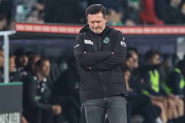 2. Bundesliga - Hannover 96 - SC Paderborn am 18.04.2026 in der Heinz von Heiden Arena in Hannover Trainer Christian Titz (Hannover) unzufrieden, enttäuscht, enttaeuscht, niedergeschlagen