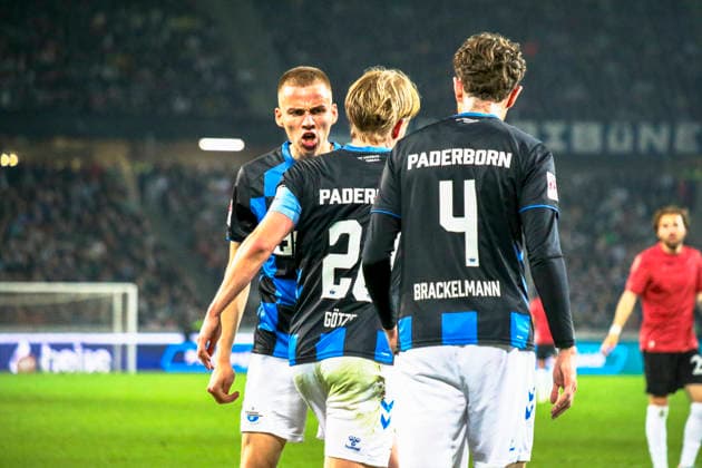 Deutschland: Fussball 2.Bundesliga 2025 2026, 30. Spieltag - Hannover 96 vs SC Paderborn 07 - Heinz von Heiden Arena Stadion (Hannover): Felix Götze Felix Goetze (SC Paderborn 07, 20) Calvin Brackelmann (SC Paderborn 07, 4) Hannover