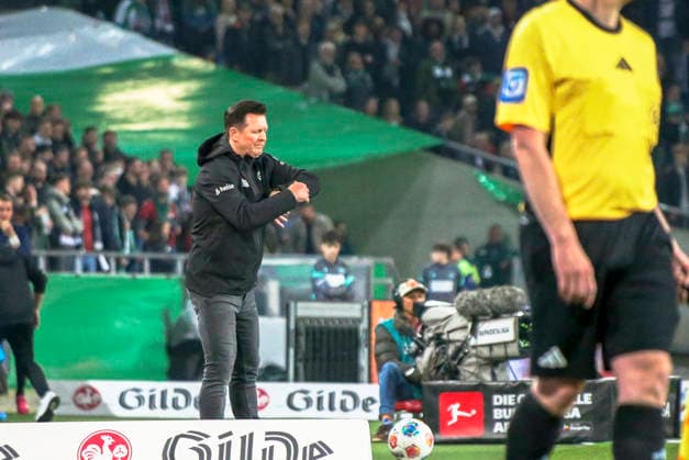 Deutschland: Fussball 2.Bundesliga 2025 2026, 30. Spieltag - Hannover 96 vs SC Paderborn 07 - Heinz von Heiden Arena Stadion (Hannover): Christian Titz (Trainer Hannover 96) Hannover