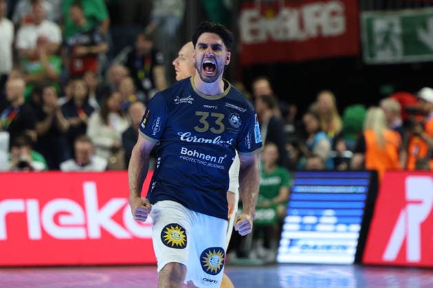 GER, Lanxess Arena Koeln, HBL, LIDL FINAL4, Men, 2. Halbfinale: bergischer HC vs. SC Magdeburg 18.04.2026, Lanxess Arena , Koeln , GER, Lanxess Arena Koeln, HBL, LIDL FINAL4, Men, 2. Halbfinale: bergischer HC vs. SC Magdeburg, im Bild: der BHC Eloy Morante Maldonado (BHC 33), freut sich ueber die Verlaengerung