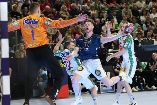 GER, Lanxess Arena Koeln, HBL, LIDL FINAL4, Men, 2. Halbfinale: bergischer HC vs. SC Magdeburg 18.04.2026, Lanxess Arena , Koeln , GER, Lanxess Arena Koeln, HBL, LIDL FINAL4, Men, 2. Halbfinale: bergischer HC vs. SC Magdeburg, im Bild: Johannes Wasielewski (BHC 77), wirft auf s Tor