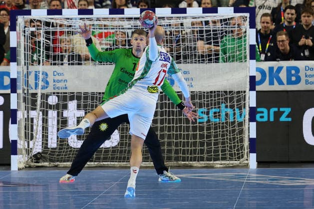 GER, Lanxess Arena Koeln, HBL, LIDL FINAL4, Men, 2. Halbfinale: bergischer HC vs. SC Magdeburg 18.04.2026, Lanxess Arena , Koeln , GER, Lanxess Arena Koeln, HBL, LIDL FINAL4, Men, 2. Halbfinale: bergischer HC vs. SC Magdeburg, im Bild: 7 Meter Christopher Rudeck Torwart (BHC 1), gegen Tim Hornke (SC Magdeburg 17),