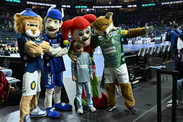 GER, Lanxess Arena Koeln, HBL, LIDL FINAL4, Men, 2. Halbfinale: bergischer HC vs. SC Magdeburg 19.04.2026, Lanxess Arena , Koeln , GER, Lanxess Arena Koeln, HBL, LIDL FINAL4, Men, 2. Halbfinale: bergischer HC vs. SC Magdeburg, im Bild: die Maskotchen aller 4 Mannschaften links Maskottchen BERGI,