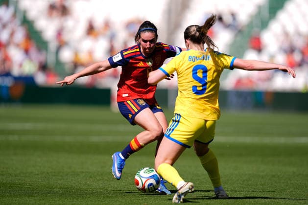 April 18, 2026, Cordoba, Cordoba, Spain: Mariona Caldentey of Spain and Tanya Boychuk of Ukraine compete for the ball during the European WomenÃ¢â‚¬â ¢s qualifiers for the FIFA WomenÃ¢â‚¬â ¢s World Cup 2027, League Phase MD4, football match played between Spain and Ukraine at Bahrain Victorious Nuevo Arcangel stadium on April 18, 2026, in Cordoba, Spain. Cordoba Spain - ZUMAa181 20260418_zaa_a181_115 Copyright: xDennisxAgyemanx