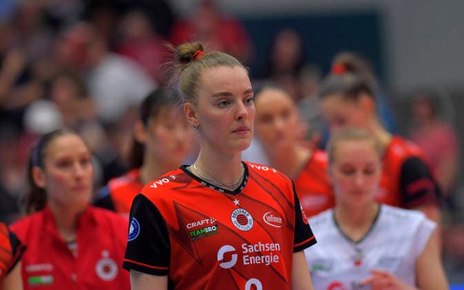 18.04.2026, Dresdner Trauer, vorn Dresdens Jette Kuipers Volleyball, Damen, Finalrunde, Dresdner SC - VfB Suhl 2:3, (c) Dresden