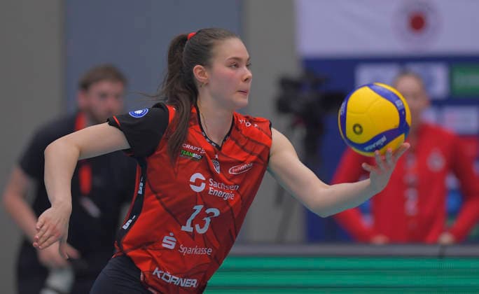 18.04.2026, Dresdens Florentine Rosemann beim Aufschlag, Volleyball, Damen, Finalrunde, Dresdner SC - VfB Suhl 2:3, (c) Dresden