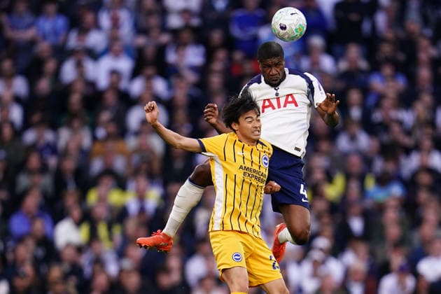 Premier League: Tottenham Hotspur v Brighton & Hove Albion Kevin Danso of Tottenham Hotspur wins header against Kaoru Mitoma of Brighton & Hove Albion during the Premier League match Tottenham Hotspur vs Brighton & Hove Albion at Tottenham Hotspur Stadium, London, United Kingdom on 18 April 2026 (Photo by Harvey Murphy News Images) Copyright: xHarveyxMurphy NewsxImagesx
