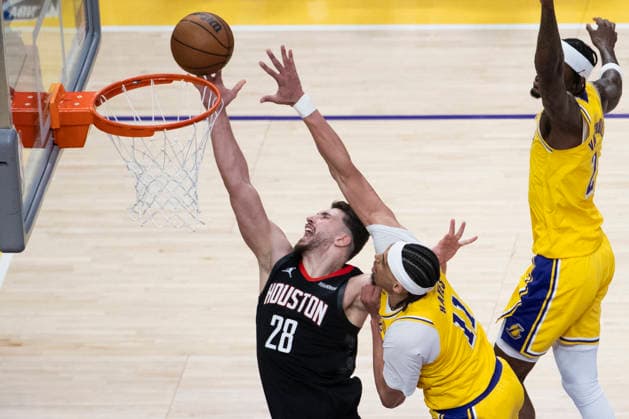 April 18, 2026, Los Angeles, California, USA: Houston RocketsÃ¢â‚¬â ¢ Alperen Sengun (28) goes to the basket under pressure from Los Angeles LakersÃ¢â‚¬â ¢ Jaxson Hayes (11) during Game 1 of a first-round NBA, Basketball Herren, USA playoff series at Crypto.com Arena on Saturday, April 18, 2026 in Los Angeles. Los Angeles USA - ZUMAc68_ 20260418_zaf_c68_015 Copyright: xRingoxChiux