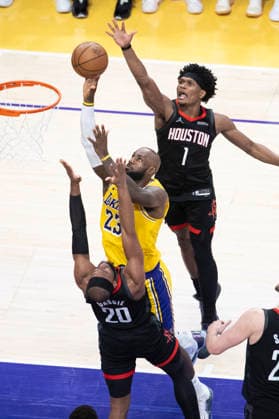 April 18, 2026, Los Angeles, California, USA: Los Angeles LakersÃ¢â‚¬â ¢ LeBron James (23) goes to the basket under pressure from Houston RocketsÃ¢â‚¬â ¢ Josh Okogie (20) and Amen Thompson (1) during Game 1 of a first-round NBA, Basketball Herren, USA playoff series at Crypto.com Arena on Saturday, April 18, 2026 in Los Angeles. Los Angeles USA - ZUMAc68_ 20260418_zaf_c68_051 Copyright: xRingoxChiux
