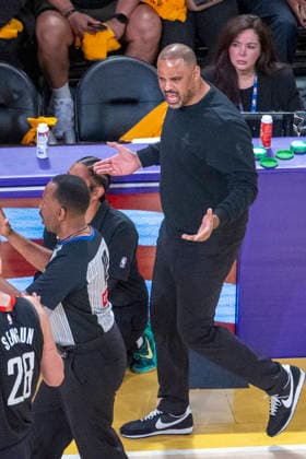 April 18, 2026, Los Angeles, California, USA: Houston Rockets head coach Ime Udoka complaints a call during Game 1 of a first-round NBA, Basketball Herren, USA playoff series against the Los Angeles Lakers at Crypto.com Arena on Saturday, April 18, 2026 in Los Angeles. Los Angeles USA - ZUMAc68_ 20260418_zaf_c68_066 Copyright: xRingoxChiux