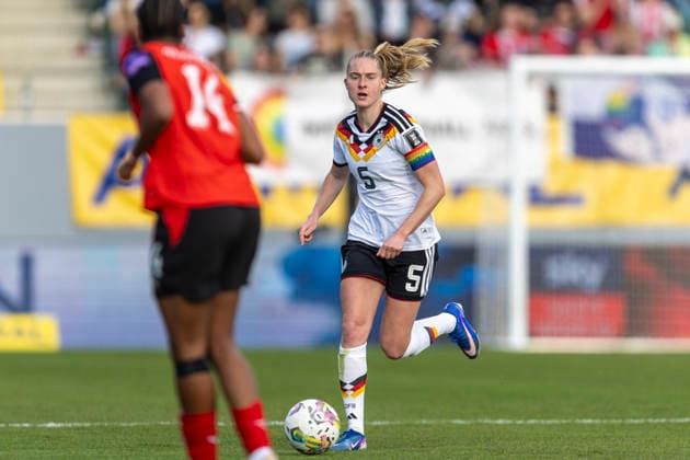 AUT, Ried im Innkreis, Fußball, Frauen WM Qualifikation, 4. Spieltag, Oesterreich vs. Deutschland im Bild v.l.: Janina Minge (Germany 05), Aktion mit Ball 18.04.2026, BWT X Oberoesterreichische Arena Ried im Innkreis UEFA REGULATIONS PROHIBIT ANY USE OF PHOTOGRAPHS AS IMAGE SEQUENCES AND OR QUASI-VIDEO, Copyright: HMBxMedia PaulxFritz