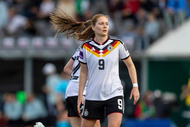 AUT, Ried im Innkreis, Fußball, Frauen WM Qualifikation, 4. Spieltag, Oesterreich vs. Deutschland im Bild v.l.: Sjoeke Nuesken (Germany 09), 18.04.2026, BWT X Oberoesterreichische Arena Ried im Innkreis UEFA REGULATIONS PROHIBIT ANY USE OF PHOTOGRAPHS AS IMAGE SEQUENCES AND OR QUASI-VIDEO, Copyright: HMBxMedia PaulxFritz