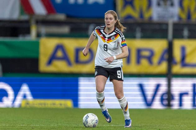 AUT, Ried im Innkreis, Fußball, Frauen WM Qualifikation, 4. Spieltag, Oesterreich vs. Deutschland im Bild v.l.: Sjoeke Nuesken (Germany 09), Aktion mit Ball 18.04.2026, BWT X Oberoesterreichische Arena Ried im Innkreis UEFA REGULATIONS PROHIBIT ANY USE OF PHOTOGRAPHS AS IMAGE SEQUENCES AND OR QUASI-VIDEO, Copyright: HMBxMedia PaulxFritz