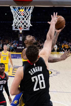 April 18, 2026, Los Angeles, California, USA: Los Angeles LakersÃ¢â‚¬â ¢ Marcus Smart (36) goes to the basket against Houston RocketsÃ¢â‚¬â ¢ Alperen Sengun (28) during Game 1 of a first-round NBA, Basketball Herren, USA playoff series at Crypto.com Arena on Saturday, April 18, 2026 in Los Angeles. Los Angeles USA - ZUMAc68_ 20260418_zaf_c68_089 Copyright: xRingoxChiux