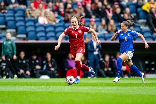Denmark v Italy, Women™s World Cup Qualification, Copenhagen, Denmark Copenhagen, Denmark. 18th, April 2026. Janni Thomsen (7) of Denmark and Giulia Dragoni (16) of Italy seen during the Women™s World Cup Qualifier between Denmark and Italy at Parken in Copenhagen. Denmark, Copenhagen  Copyright: xGonzalesxPhoto TobiasxJorgensenx
