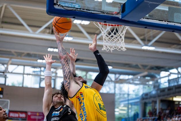 Matej Silic (Paderborn Baskets, 05) Tylan James Pope (Bozic Estriche Knights Kirchheim, 09) GER, Bozic Estriche Knights Kirchheim vs. Paderborn Baskets, BARMER 2. Basketball Bundesliga, 32. Spieltag, Saison 2025 2026, 18.04.2026 , GER, Bozic Estriche Knights Kirchheim vs. Paderborn Baskets, BARMER 2. Basketball Bundesliga, 32. Spieltag, Saison 2025 2026, 18.04.2026 Foto: Eibner-Pressefoto Nina Sander Kirchheim an der Teck Copyright: xEibner-Pressefoto NinaxSanderx EP_NSR