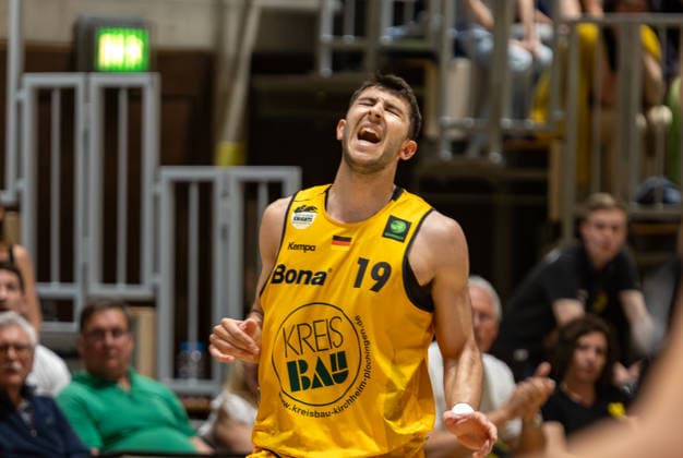 Frust bei Aeneas Jung (Bozic Estriche Knights Kirchheim, 19) Bozic Estriche Knights Kirchheiml vs Paderborn Baskets, Basketball,Barmer Basketball 2. Bundesliga ProA, Spieltag 32, Saison 2025 2026, 18.04.2026, Bozic Estriche Knights Kirchheiml vs Paderborn Baskets, Basketball,Barmer Basketball 2. Bundesliga ProA, Spieltag 32, Saison 2025 2026, 18.04.2026 Kirchheim Copyright: xEibner-Pressefoto DavidexDixGiovx EP_DGI