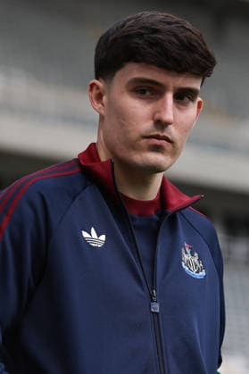 Newcastle United v Bournemouth - Premier League Tino Livramento of Newcastle United during the Premier League match between Newcastle United and Bournemouth at St. James s Park in Newcastle, United Kingdom, on April 18, 2026. Newcastle Tyne and Wear United Kingdom  Copyright: xMIxNewsx originalFilename:fletcher-newcastl260418_npIkk.jpg