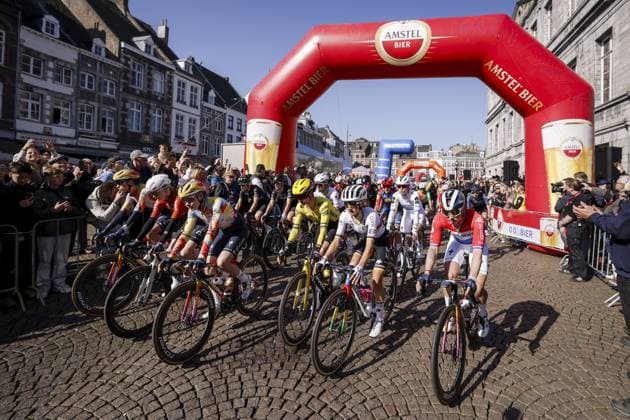 MAASTRICHT - The women start the 2026 Amstel Gold Race in Maastricht. MARCEL VAN HOORN ANP xVIxANPxSportx xxANPxIVx 556183717 originalFilename: 556183717.jpg