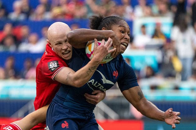 HONGKONG-RUGBY Anaick Konyi from team France and Olivia Apps from Team Canada during a women™s rugby match between Canada and France at the Hong Kong Rugby Sevens in Hong Kong, April 18, 2026. NEXPHER Vernon Yuen HONG KONG