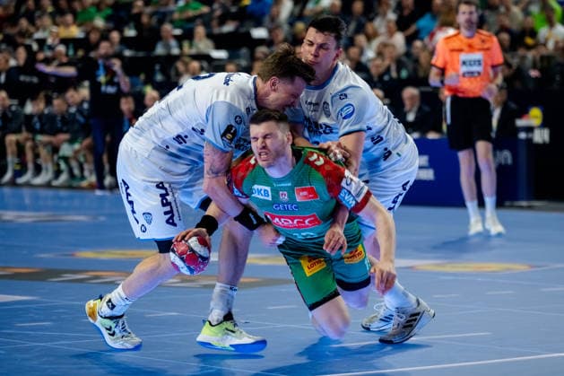 Köln, 19.04.2026, Handball, Herren, Lidl Final4, DHB Pokal, Spiel um Platz 3, TBV Lemgo Lippe - SC Magdeburg Elvar Örn Jonsson (SC Magdeburg, 19) im Zweikampf Köln Lanxess Arena NRW Germany