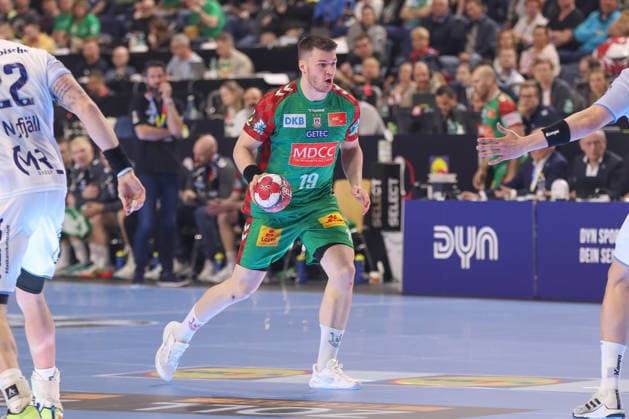 19.04.2026, xgox, Handball - DHB Pokal Spiel Platz 3 SC Magdeburg - TBV Lemgo Lippe emspor, v.l. Elvar Oern Jonsson (Magdeburg, 19) am Ball, plays the ball Koeln