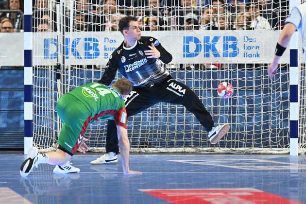 GER, Lanxess Arena Koeln, HBL, LIDL FINAL4, Men, Spiel um Platz 3, TBV Lemgo Lippe vs. SC Magdeburg 19.04.2026, Lanxess Arena , Koeln , GER, Lanxess Arena Koeln, HBL, LIDL FINAL4, Men, Spiel um Platz 3, TBV Lemgo Lippe vs. SC Magdeburg , im Bild: Omar Ingi Magnusson (SC Magdeburg 14), im Zweikampf gegen Constantin Möstl Moestl Torwart (TBV Lemgo 1),