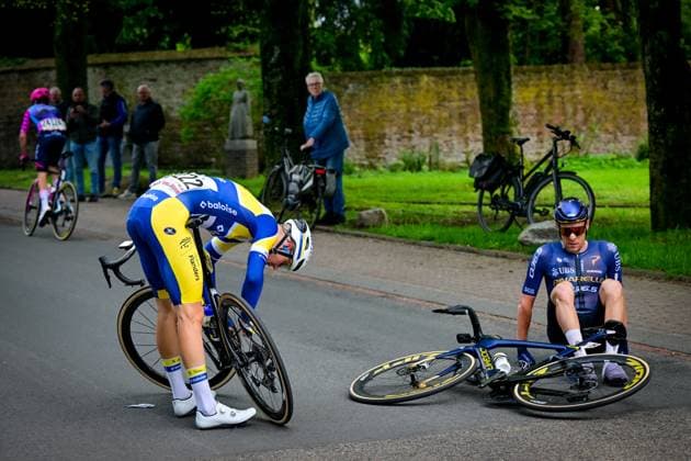Belgian Michiel Lambrecht of Team Flanders-Baloise and Belgian Xandro Meurisse of Pinarello Q36.5 Pro Cycling Team pictured after a fall during the men elite Amstel Gold Race one day cycling race, 257,4 km from Maastricht to Valkenburg, The Netherlands, Sunday 19 April 2026. DIRKxWAEM  x171318705x