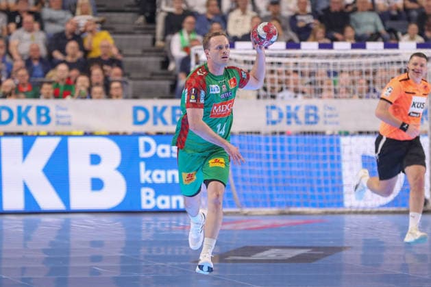 19.04.2026, xgox, Handball - DHB Pokal Spiel Platz 3 SC Magdeburg - TBV Lemgo Lippe emspor, v.l. Omar Ingi Magnusson (Magdeburg, 14) am Ball, plays the ball Koeln