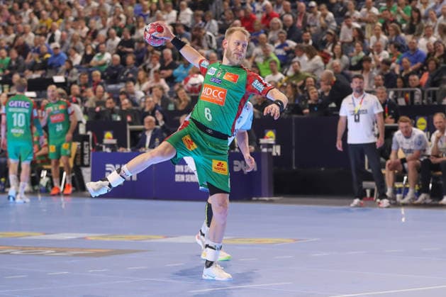 19.04.2026, xgox, Handball - DHB Pokal Spiel Platz 3 SC Magdeburg - TBV Lemgo Lippe emspor, v.l. Matthias Musche (Magdeburg, 6) beim Siebenmeter Koeln