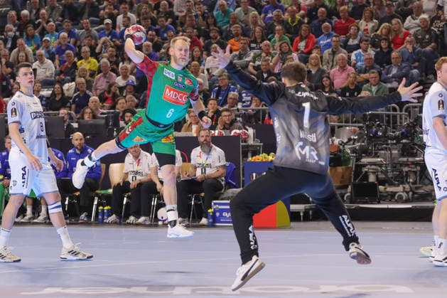 19.04.2026, xgox, Handball - DHB Pokal Spiel Platz 3 SC Magdeburg - TBV Lemgo Lippe emspor, v.l. Matthias Musche (Magdeburg, 6) wirft Tor, Torschuetze, erzielt Tor, Treffer, scores the goal Koeln