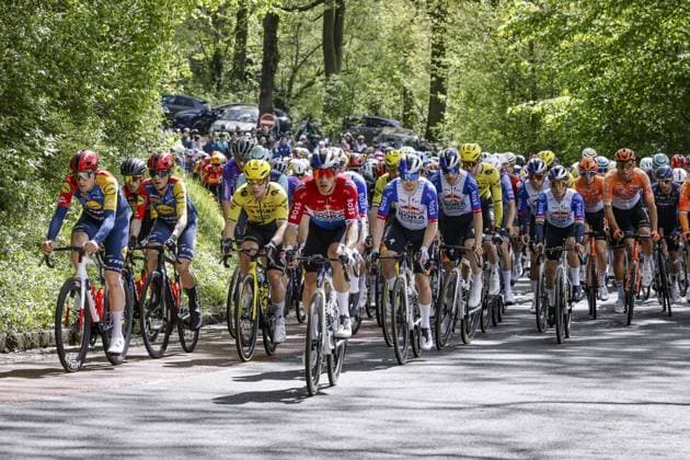 SLENAKEN - The peloton in action on the Loorberg during the 2026 Amstel Gold Race in Slenaken. VINCENT JANNINK ANP xVIxANPxSportx xxANPxIVx 556197005 originalFilename: 556197005.jpg