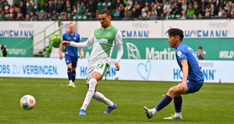 19.04.2026 - Fussball - Saison 2025 2026 - 2. Fussball - Bundesliga - 30. Spieltag: SpVgg Greuther Fürth ( Kleeblatt ) - SV Darmstadt 98 ( Lilien ) - Sportfoto Zink - xwoxzix - DFL regulations prohibit any use of photographs as image sequences and or quasi-video - only for editorial use - Maximilian Solomon Dietz (33, SpVgg Greuther Fürth ) Hiroki Akiyama (16, SV Darmstadt 98 D98 SV98 )
