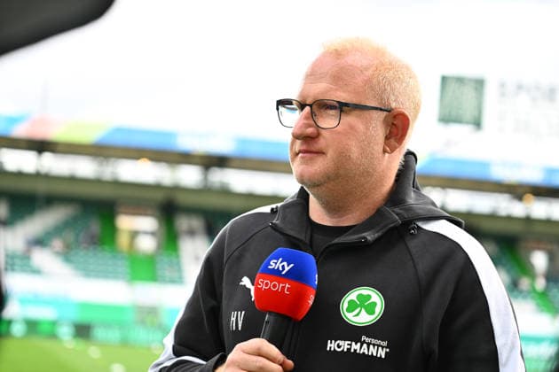 19.04.2026 - Fussball - Saison 2025 2026 - 2. Fussball - Bundesliga - 30. Spieltag: SpVgg Greuther Fürth ( Kleeblatt ) - SV Darmstadt 98 ( Lilien ) - Sportfoto Zink - xwoxzix - DFL regulations prohibit any use of photographs as image sequences and or quasi-video - only for editorial use - Heiko Vogel ( Trainer SpVgg Greuther Fürth )