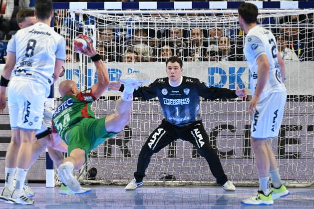 GER, Lanxess Arena Koeln, HBL, LIDL FINAL4, Men, Spiel um Platz 3, TBV Lemgo Lippe vs. SC Magdeburg 19.04.2026, Lanxess Arena , Koeln , GER, Lanxess Arena Koeln, HBL, LIDL FINAL4, Men, Spiel um Platz 3, TBV Lemgo Lippe vs. SC Magdeburg , im Bild: Oscar Bergendahl (SC Magdeburg 54), im Zweikampf gegen Constantin Möstl Moestl Torwart (TBV Lemgo 1),