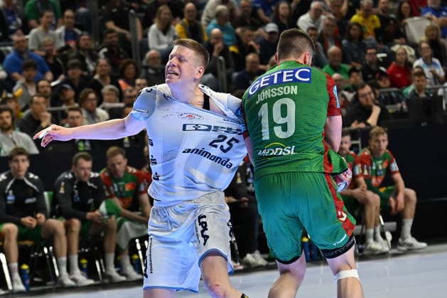 GER, Lanxess Arena Koeln, HBL, LIDL FINAL4, Men, Spiel um Platz 3, TBV Lemgo Lippe vs. SC Magdeburg 19.04.2026, Lanxess Arena , Koeln , GER, Lanxess Arena Koeln, HBL, LIDL FINAL4, Men, Spiel um Platz 3, TBV Lemgo Lippe vs. SC Magdeburg , im Bild: Kampf zwischen Niels Versteijnen (TBV Lemgo 25), und Elvar Örn Jonsson (SC Magdeburg 19),
