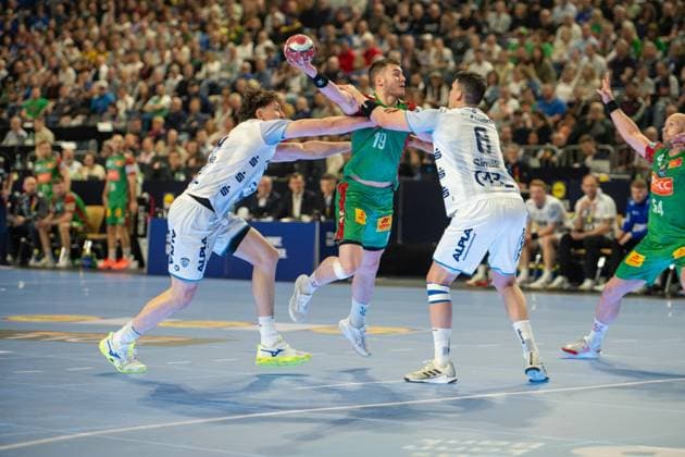 Elvar Orn Jonsson, Rueckraum, (SC Magdeburg 19), Frederik Simak, Rueckraum (TBV Lemgo Lippe 8), TBV Lemgo Lippe - SC Magdeburg, DHB-Pokal Maenner, Herren, 6. Spieltag, Spiel um Platz 3, Daikin HBL, Lidl Final 4, 19.04.2026 Köln NRW Deutschland