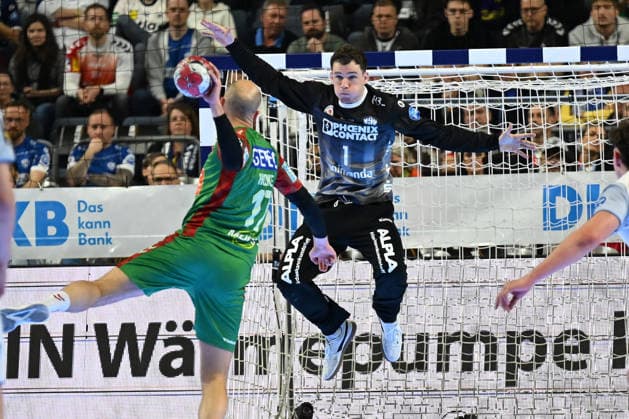 GER, Lanxess Arena Koeln, HBL, LIDL FINAL4, Men, Spiel um Platz 3, TBV Lemgo Lippe vs. SC Magdeburg 19.04.2026, Lanxess Arena , Koeln , GER, Lanxess Arena Koeln, HBL, LIDL FINAL4, Men, Spiel um Platz 3, TBV Lemgo Lippe vs. SC Magdeburg , im Bild: Tim Hornke (SC Magdeburg 17), im Zweikampf gegen Constantin Möstl Moestl Torwart (TBV Lemgo 1),