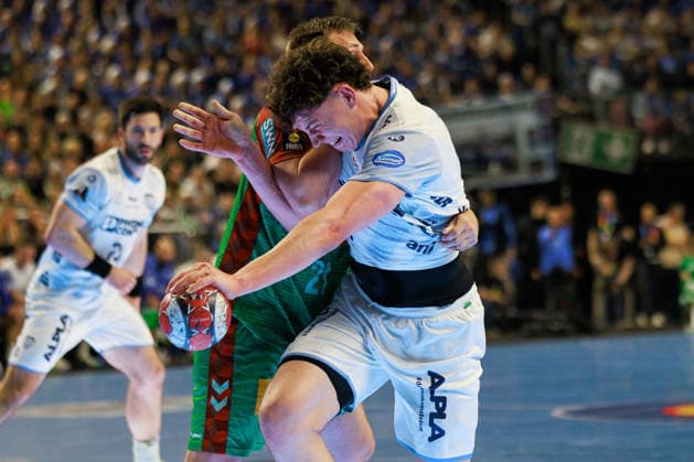 Joel WILLECKE (TBV Lemgo Lippe, 24) im Zweikampf gegen Albin LAGERGREN (SC Magdeburg, 21) GER, TBV Lemgo Lippe vs. SC Magdeburg, Handball, DHB-Pokal, LIDL Final4, Spiel um Platz 3, Spielzeit 2025 2026, 19.04.2026, GER, TBV Lemgo Lippe vs. SC Magdeburg, Handball, DHB-Pokal, LIDL Final4, Spiel um Platz 3, Spielzeit 2025 2026, 19.04.2026, Koeln Copyright: xEibnerxPressefoto OliverxSchmidtx EP_OST