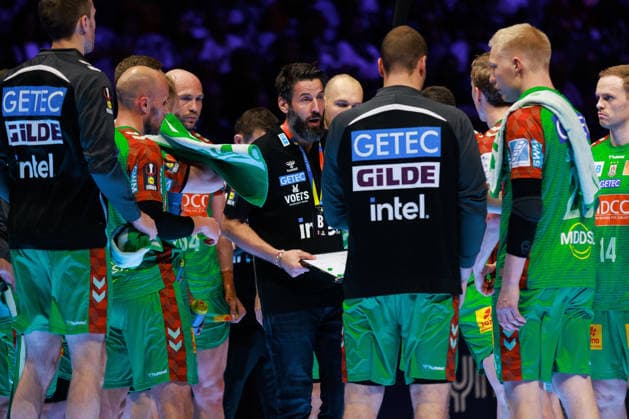 Auszeit SC Magdeburg, Timeout, Bennet WIEGERT (SC Magdeburg, Trainer) GER, TBV Lemgo Lippe vs. SC Magdeburg, Handball, DHB-Pokal, LIDL Final4, Spiel um Platz 3, Spielzeit 2025 2026, 19.04.2026, GER, TBV Lemgo Lippe vs. SC Magdeburg, Handball, DHB-Pokal, LIDL Final4, Spiel um Platz 3, Spielzeit 2025 2026, 19.04.2026, Koeln Copyright: xEibnerxPressefoto OliverxSchmidtx EP_OST