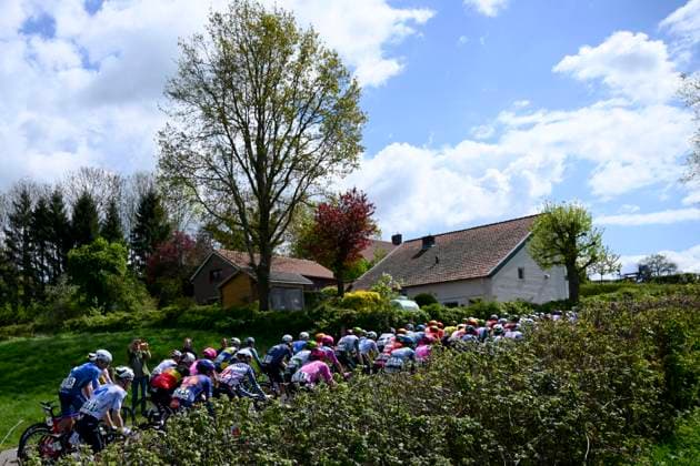 Amstel Gold Race 2026 Cycling Race VALKENBURG, THE NETHERLANDS - APRIL 19 : illustration picture peloton during the 60th edition of Amstel Gold Race an UCI World Tour 1.UWT one day cycling road race for Men Elite of 220 km with start in Maastricht and finish in Valkenburg on April 19, 2026 in Valkenburg, The Netherlands, 19 04 2026 ( Motordriver Kenny Verfaillie - Valkenburg The Netherlands  Copyright: xVincentxKalutx