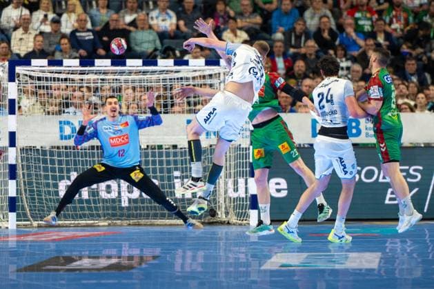 Matej Mandic, Torwart, (SC Magdeburg 12), Niels Versteijnen, Rueckraum (TBV Lemgo Lippe 25), TBV Lemgo Lippe - SC Magdeburg, DHB-Pokal Maenner, Herren, 6. Spieltag, Spiel um Platz 3, Daikin HBL, Lidl Final 4, 19.04.2026 Köln NRW Deutschland