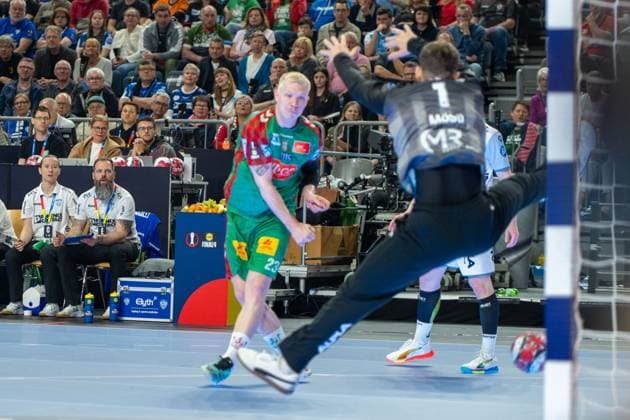 Magnus Saugstrup, Kreislaeufer, (SC Magdeburg 23),Constantin Moestl, Torwart (TBV Lemgo Lippe 1), TBV Lemgo Lippe - SC Magdeburg, DHB-Pokal Maenner, Herren, 6. Spieltag, Spiel um Platz 3, Daikin HBL, Lidl Final 4, 19.04.2026 Köln NRW Deutschland