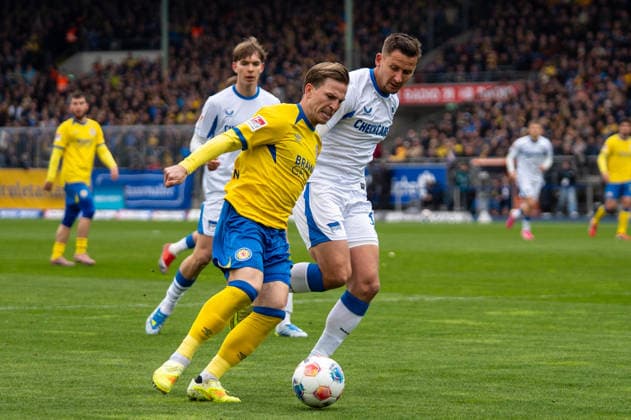 Deutschland: Fussball, 2. Bundesliga, 30. Spieltag 2025 26, Eintracht Braunschweig - Hertha BSC am 19.04. in Braunschweig, Eintracht-Stadion: Lino Tempelmann (Eintracht Braunschweig 20)