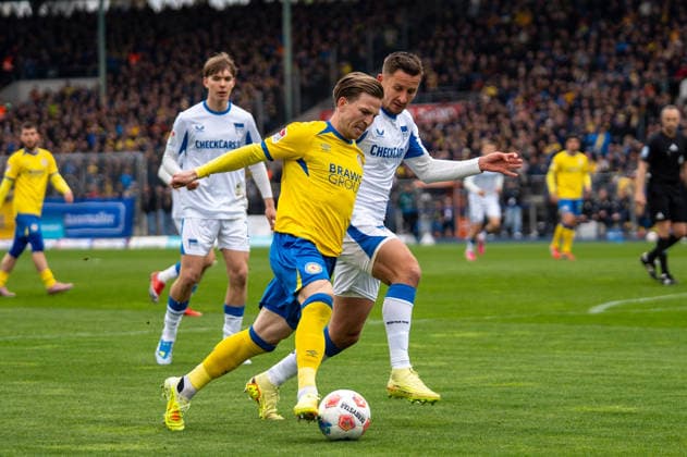 Deutschland: Fussball, 2. Bundesliga, 30. Spieltag 2025 26, Eintracht Braunschweig - Hertha BSC am 19.04. in Braunschweig, Eintracht-Stadion: Lino Tempelmann (Eintracht Braunschweig 20)
